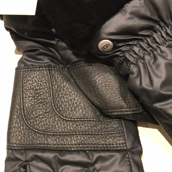 UGG Gloves - Picture 3 of 3